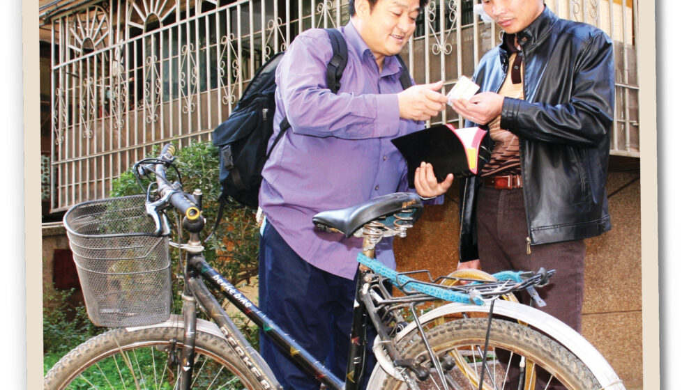 Man sharing the gospel to another man